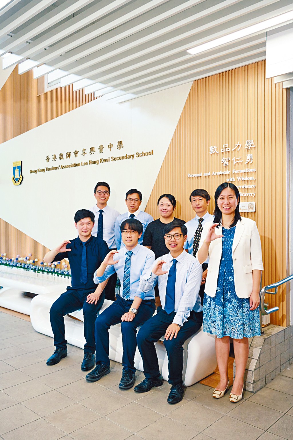 香港教師會李興貴中學陳思慈校長(右一)與STEAM教育團隊巧以「專題導向學習」激發學生的學習熱情。 香港教師會李興貴中學陳思慈校長(右一)與STEAM教育團隊巧以「專題導向學習」激發學生的學習熱情。