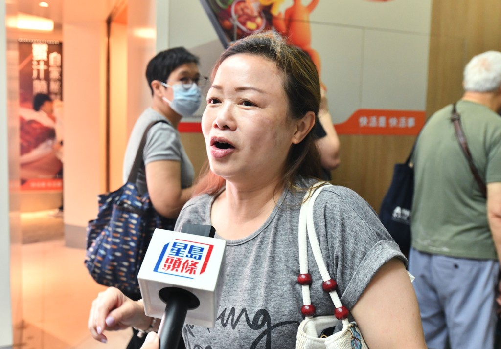 市民李小姐今日專程到來購票。盧江球攝 市民李小姐今日專程到來購票。盧江球攝