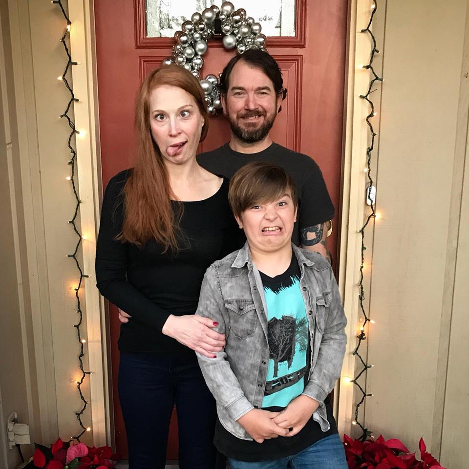 一家也爱古怪。fb图