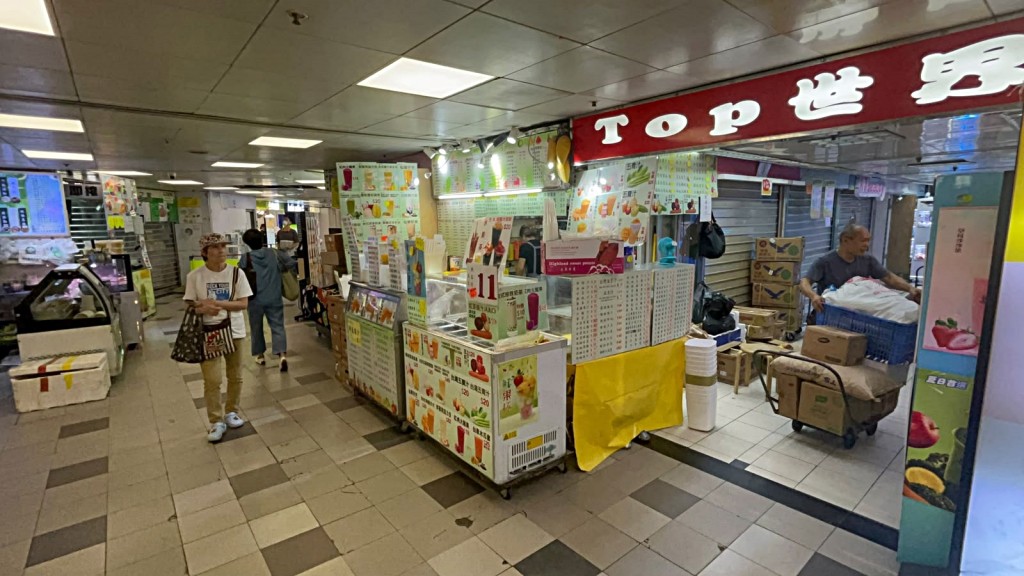 葵涌廣場「TOP世界」商戶早前飽受童黨滋擾。楊偉亨攝