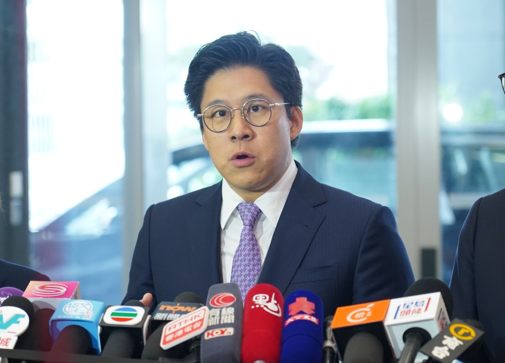 體演文出界霍啟剛同樣希望政府可以在政策醞釀的初期,與議員多溝通及交流。 體演文出界霍啟剛同樣希望政府可以在政策醞釀的初期,與議員多溝通及交流。