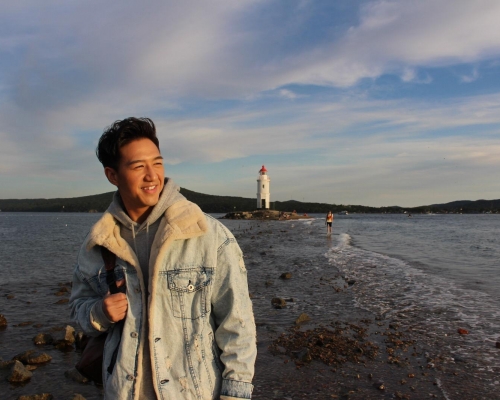 馮允謙遠赴俄羅斯海參崴拍MV。