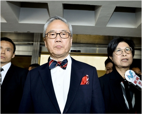 法官聽畢雙方陳詞,押後決定是否接納申請。
