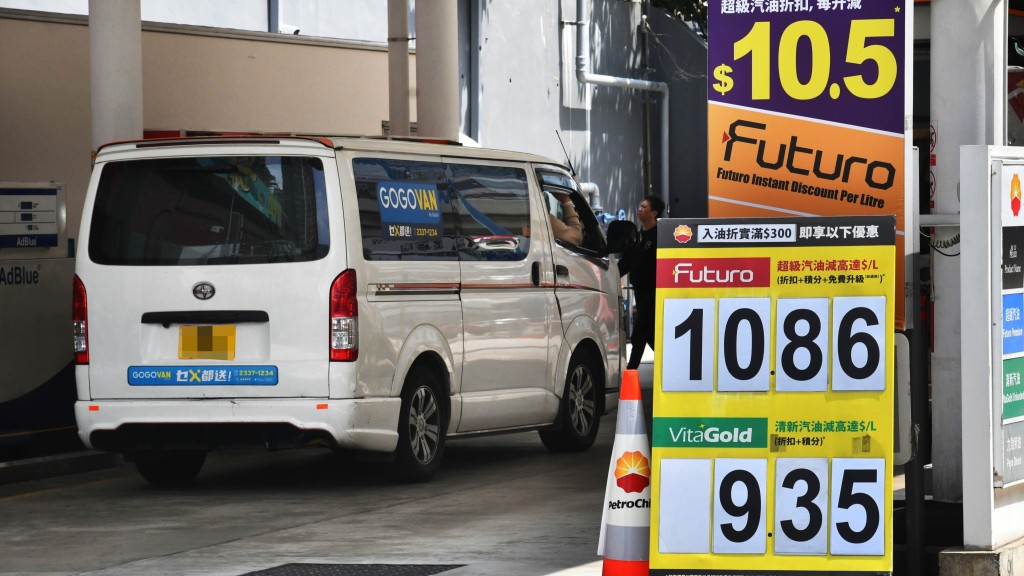 他推斷油公司可能憂慮未來生意會不斷萎縮，因此在有機會時寧願維持較高價格。