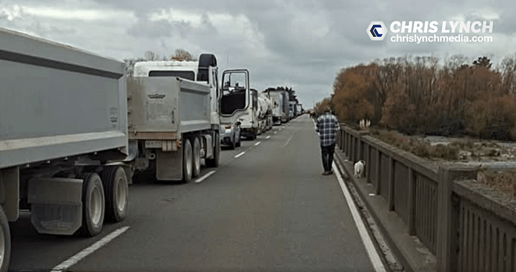 新西蘭南島5月15日發生港人2死2傷車禍後，現場一度交通擠塞。（NZTA截圖）