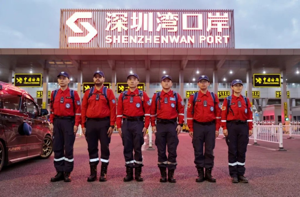 深圳公益救援隊先遣小組共6人，包括5名隊員和1名土耳其志願者。微博圖