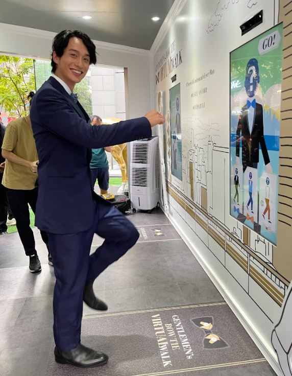 今日出席活動心情當然靚靚。