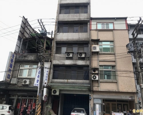 事發的診所招牌已被拆下。網圖