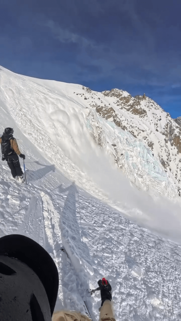 男子遭大雪拖走活埋。（IG@leoloux_）