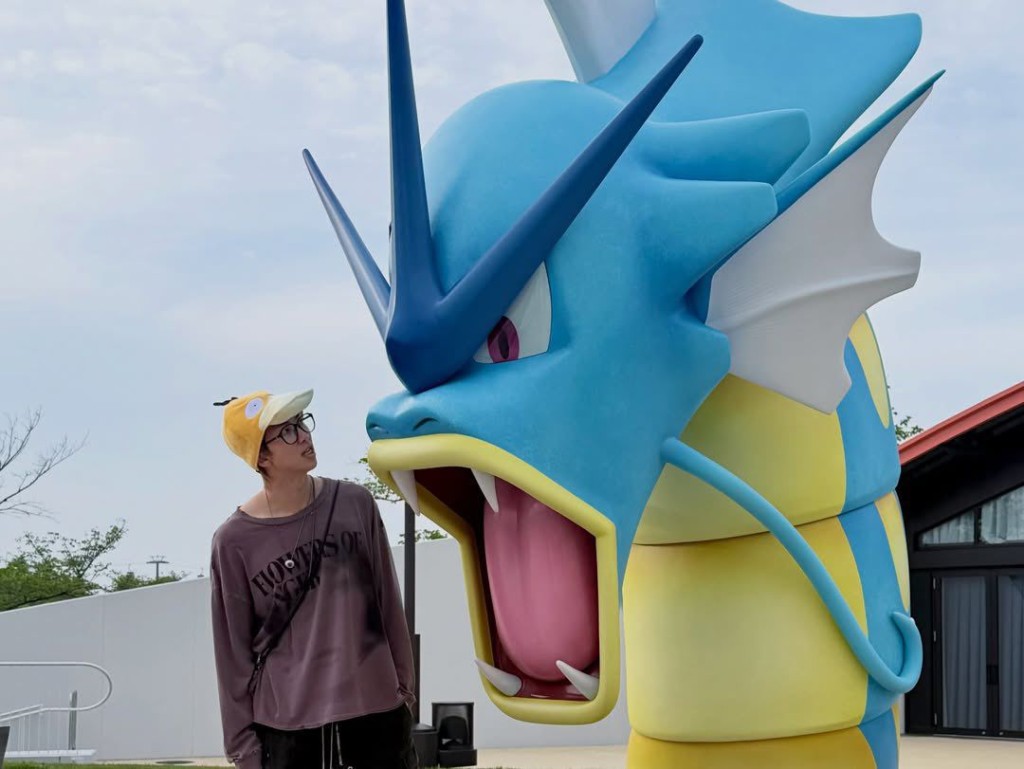 RM在日本期間去了主題樂園。