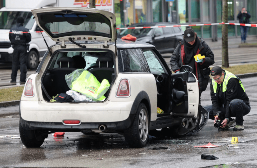 慕尼黑發生汽車撞人群事件，釀成2死37傷。（路透社）