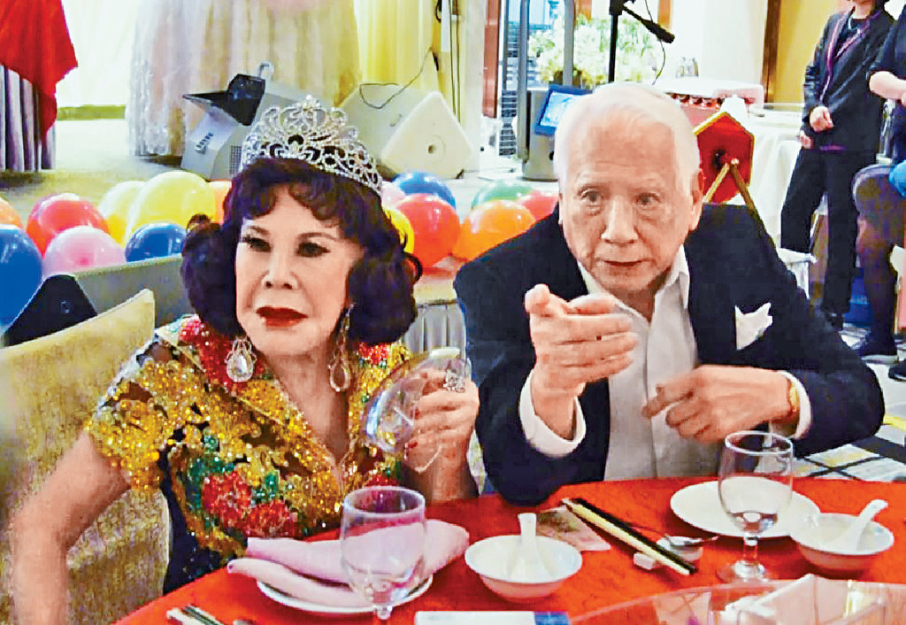 方寸大亂 ■潘炳烈手指指鬧人影佢相，夏蕙BB即方寸大亂。