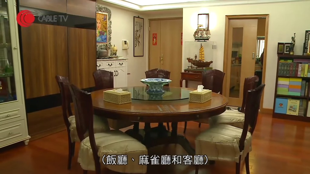 飯枱靠近門口。