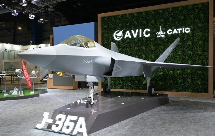 殲-35A單獨設立了展位，並且擺放了大比例模型。 ​ 微博