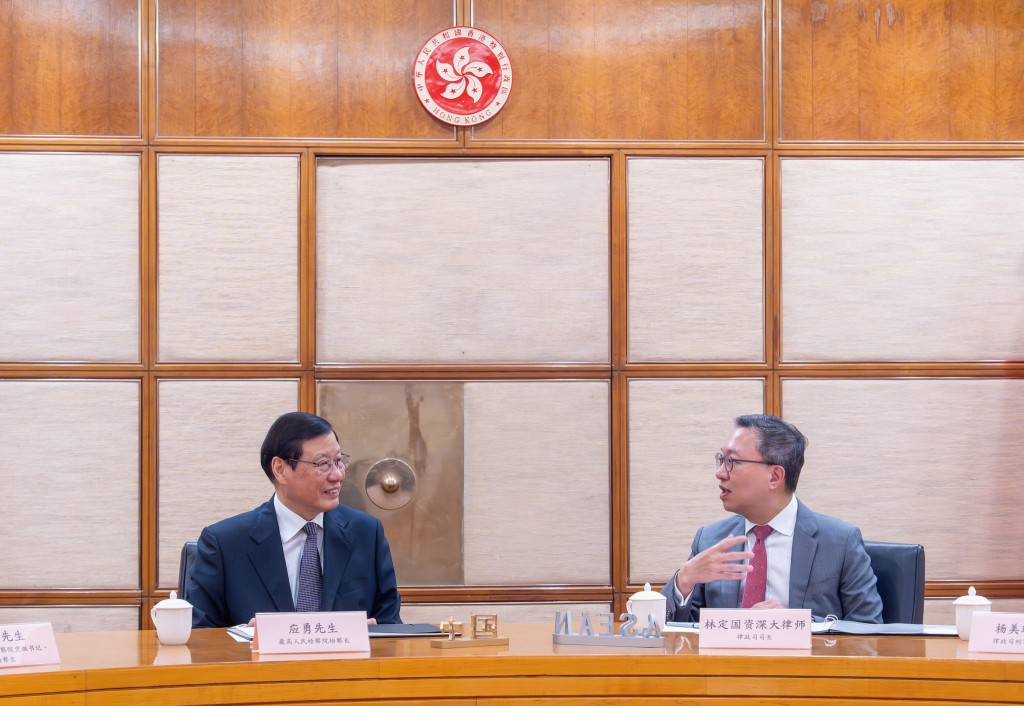 律政司司長林定國(右)與來訪的最高人民檢察院檢察長應勇(左)會面。林定國fb 律政司司長林定國(右)與來訪的最高人民檢察院檢察長應勇(左)會面。林定國fb