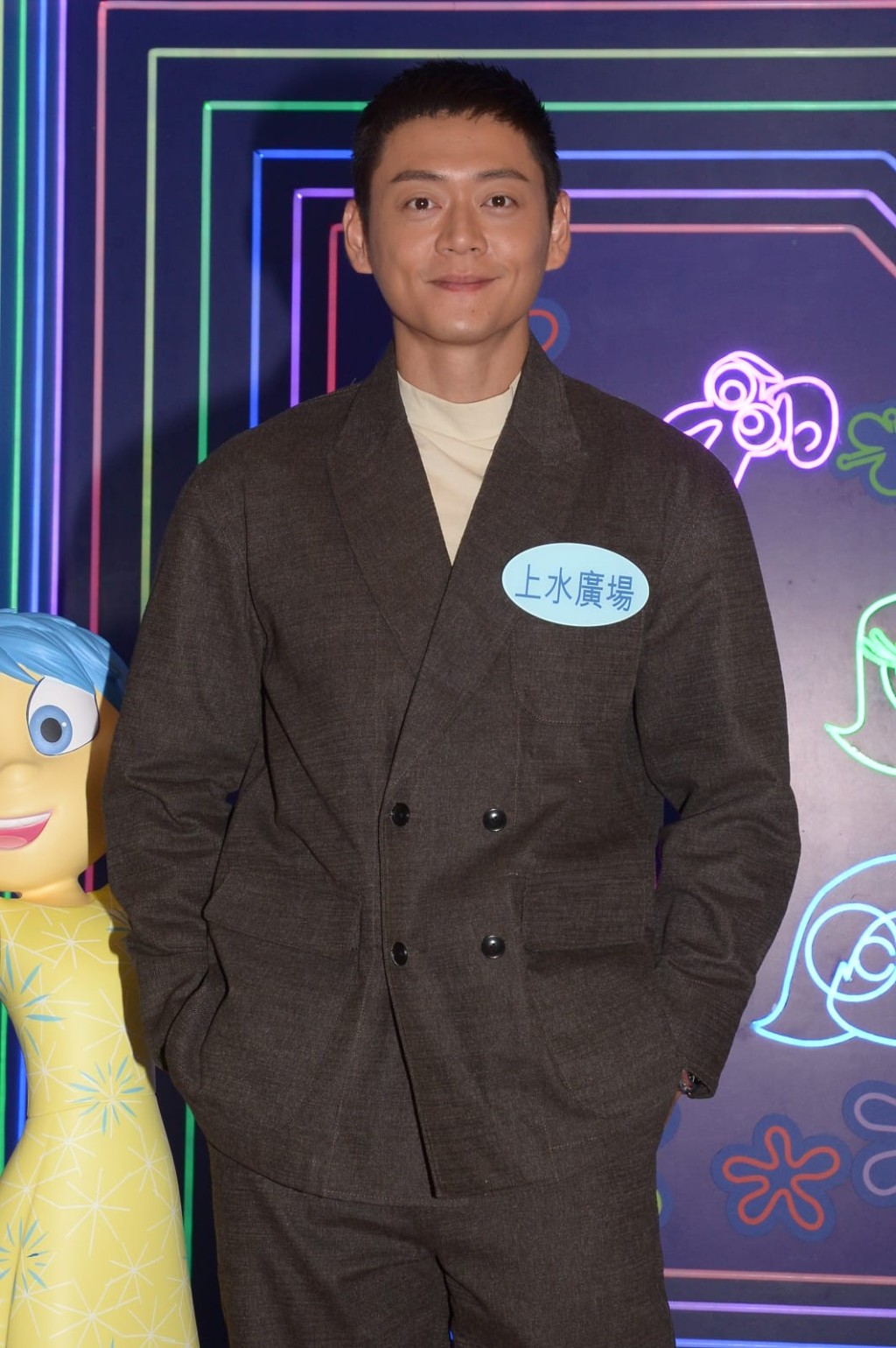 張振朗表示為拍新劇,努力操肌。