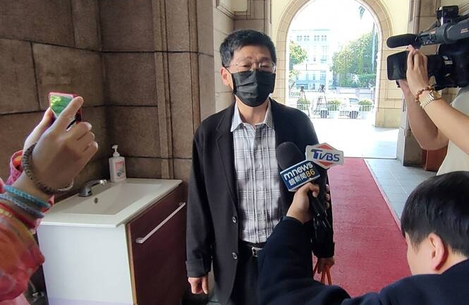 蔡明宏今日仍向记者强调自己清白。 自由时报