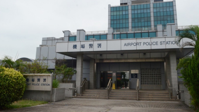 案件列作「爆竊」，交由機場警區刑事調查隊第二隊跟進，暫未有人被捕。