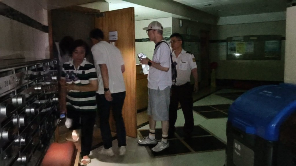 荃灣中心一期總掣房電力故障，人員到場搶修。