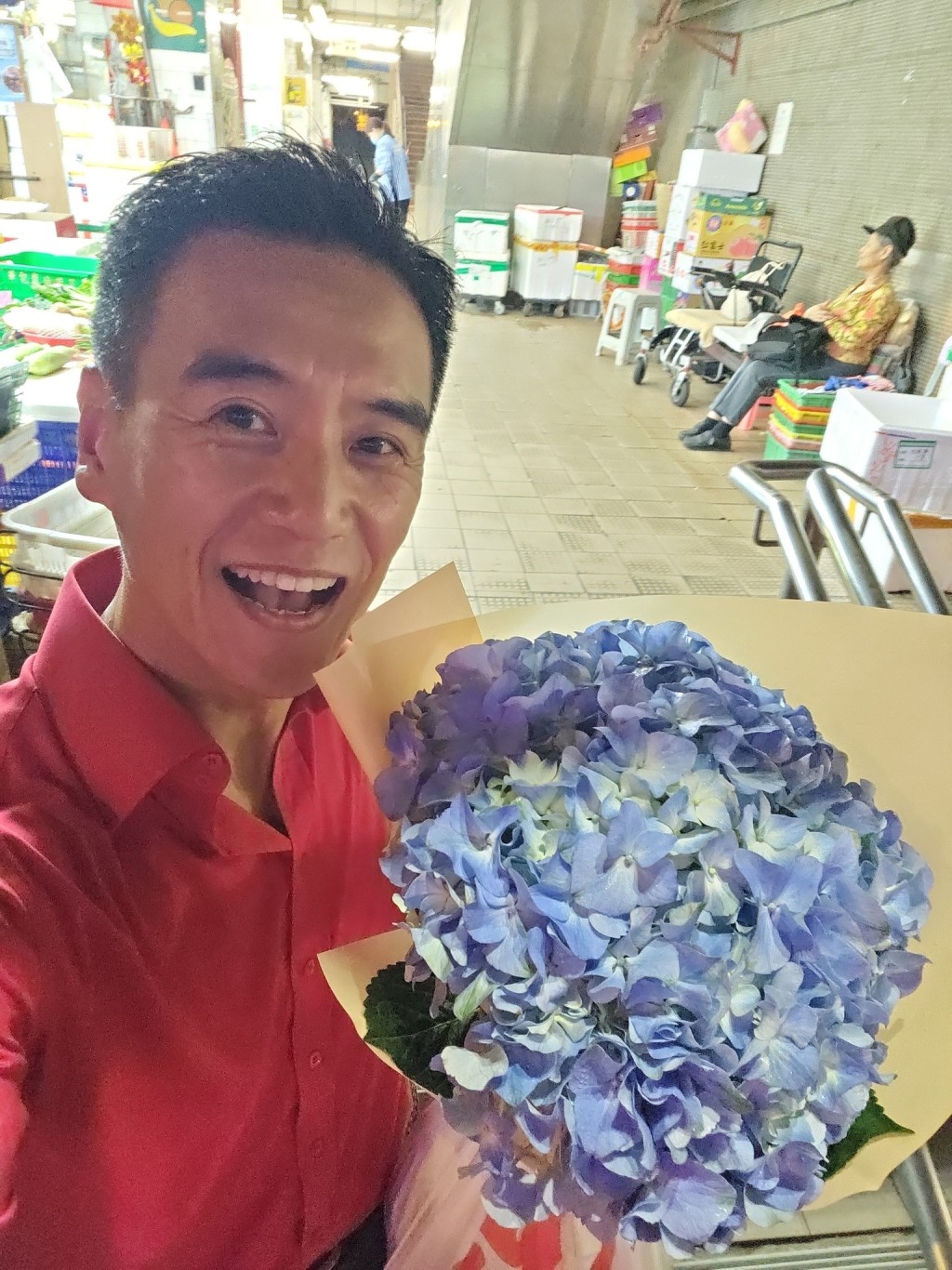 李根興近日的買花經歷引起網民討論。 李根興近日的買花經歷引起網民討論。