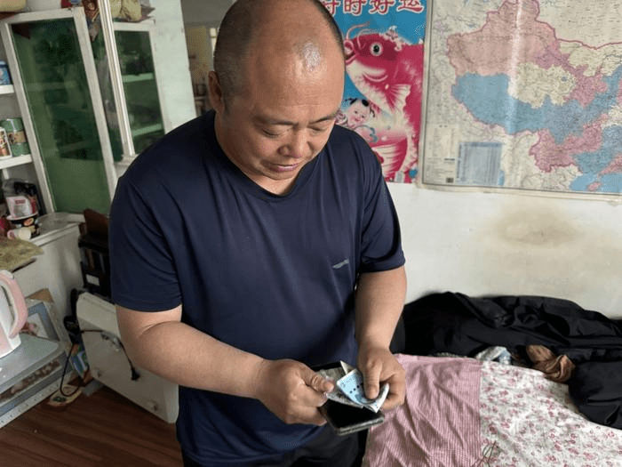 王先生使用不了電子支付,也不能銀行出糧,生活大受影響。 王先生使用不了電子支付,也不能銀行出糧,生活大受影響。
