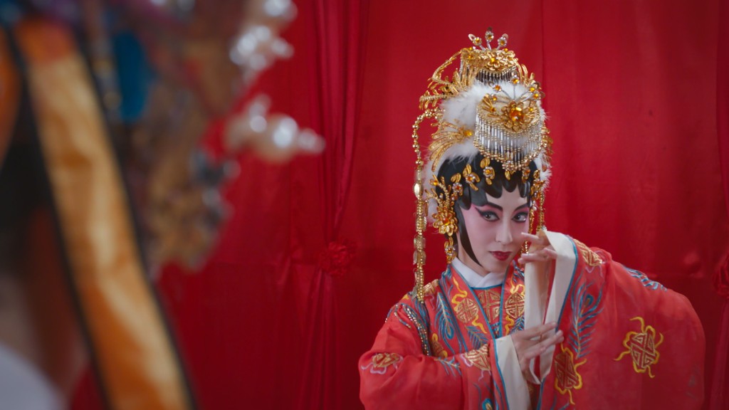 龚嘉欣近日于TVB剧《灵戏逼人》饰演粤剧花旦女鬼，引起话题。