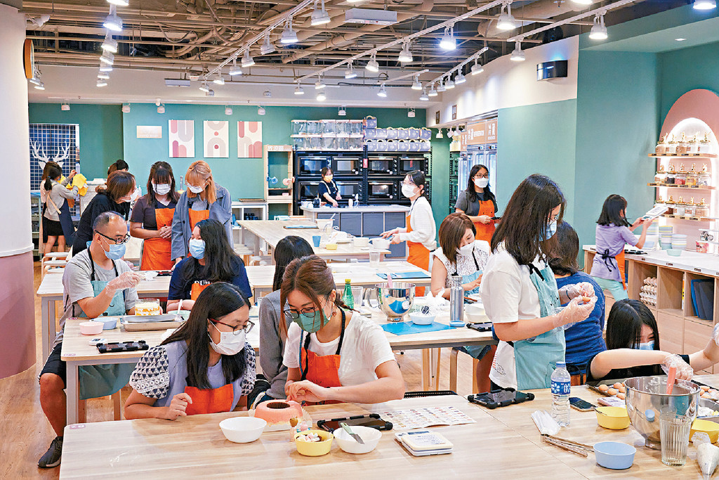 ■位於L5嘅「Home.焙小日子」提供新鮮完善嘅食材同埋各式各樣嘅烘焙設備,比大人小朋友都可以放鬆享受做甜點嘅樂趣。 ■位於L5嘅「Home.焙小日子」提供新鮮完善嘅食材同埋各式各樣嘅烘焙設備,比大人小朋友都可以放鬆享受做甜點嘅樂趣。