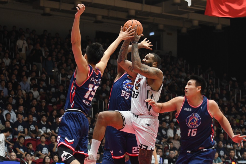 NBL季后赛总决赛，香港金牛在湾仔修顿主场斗安徽文一。 吴家祺摄