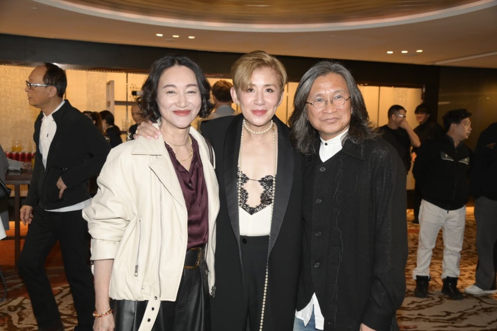 吴君如见返唔少老友如惠英红等。 吴君如见返唔少老友如惠英红等。
