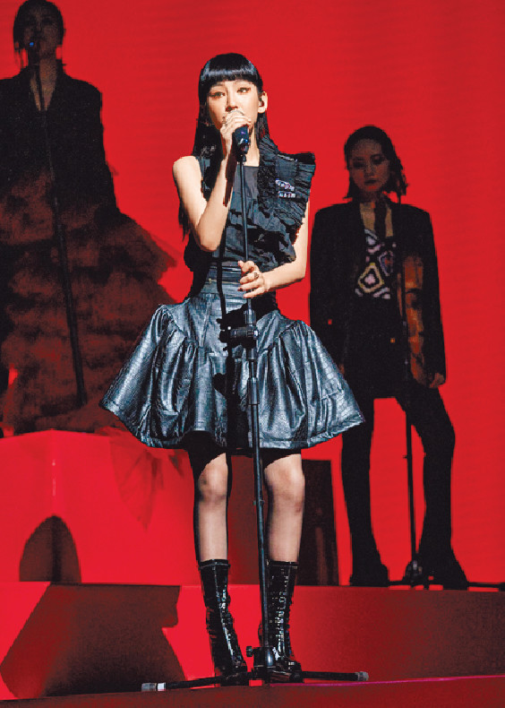 ■炎明熹坦言，很羨慕單依純能與林子祥合唱。
