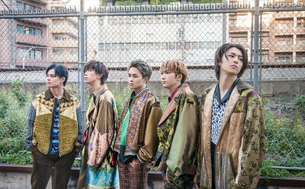 超特急的5名成員中，Kai（左一）、Yuuki（右二）及Takuya（右一）染疫。