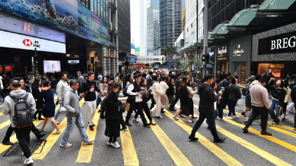 有真實創業完成續簽的港漂表示，合法合規的自僱續期條件清晰，並不需要依賴中介灰色操作。