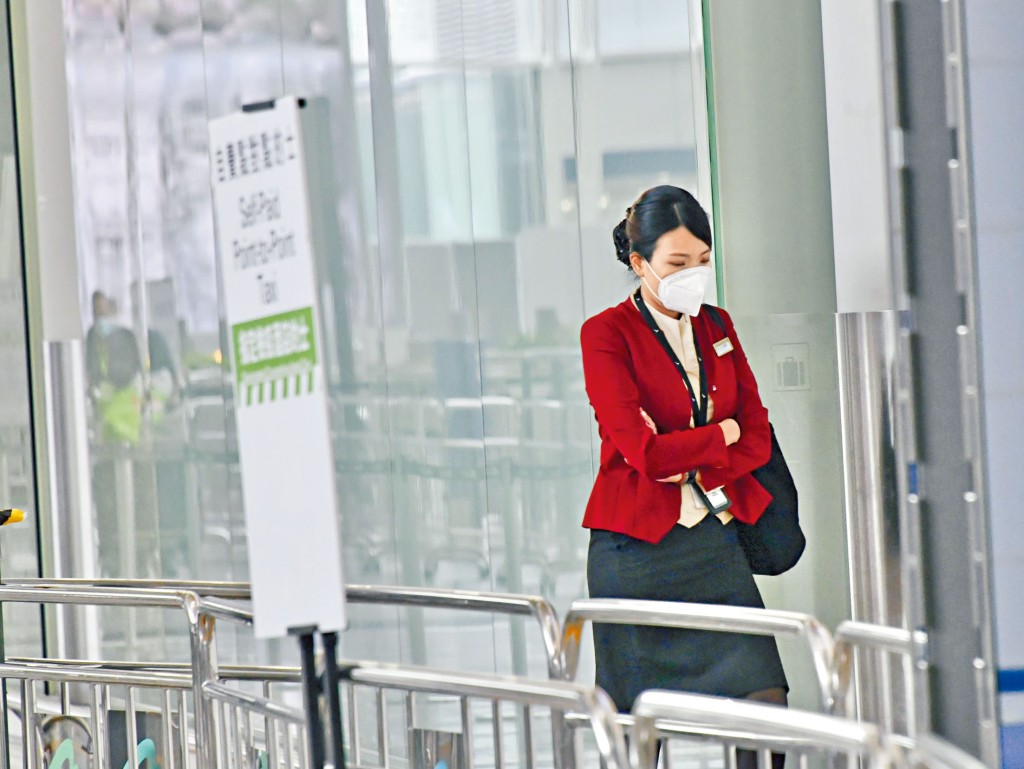 入境檢疫鬆綁掀起旅遊潮，有航空公司因人手問題感苦惱。