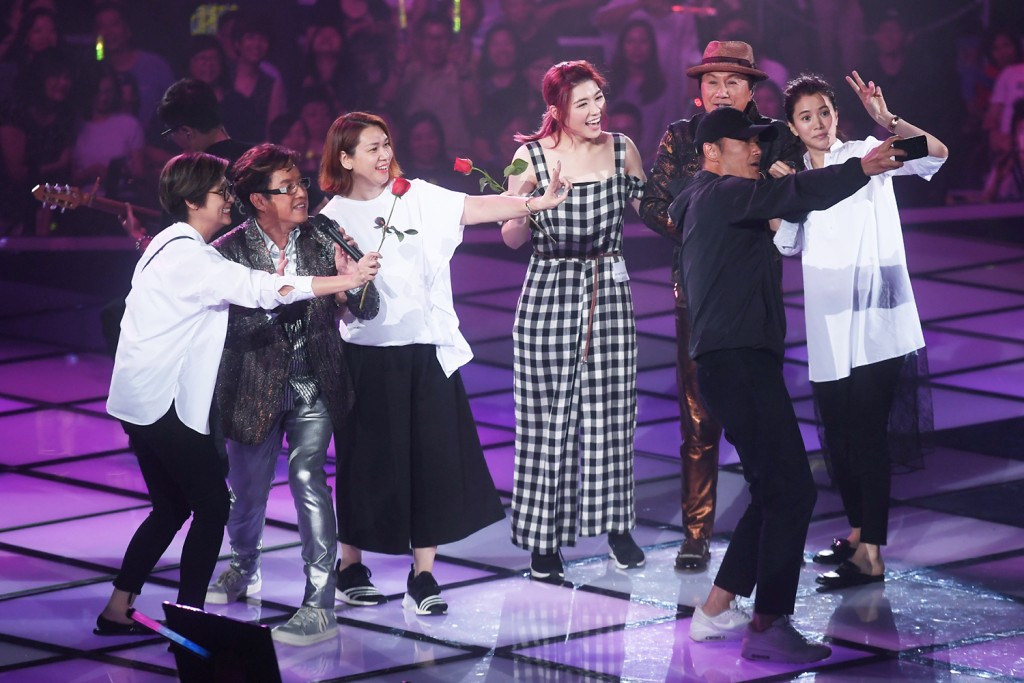 2017年，崔加宝（左三）于《阿Sam & 阿Tam Happy Together 演唱会》尾场被拉上台。
