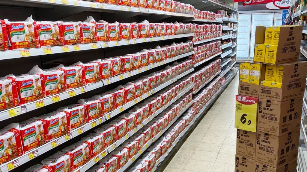 超市放眼尽是印尼捞面。网民Tsang Tat Leung图片