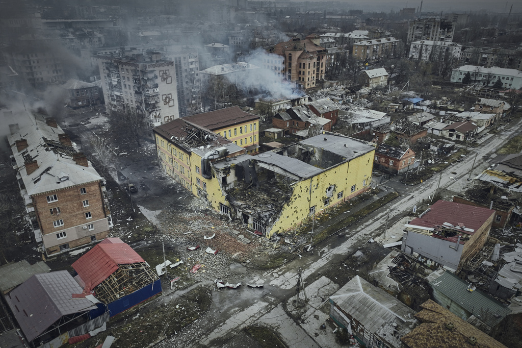 乌克兰东部城市遭俄军袭击。美联社