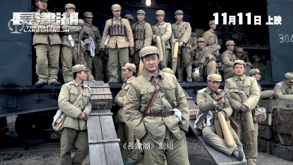 吳京不時鼓勵導演。