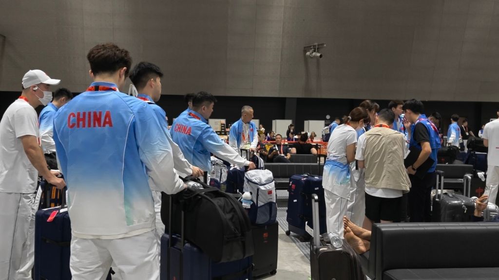 名古屋亞運安排失當,出現系統故障無車接送,多國健兒受困機場。新華網 名古屋亞運安排失當,出現系統故障無車接送,多國健兒受困機場。新華網