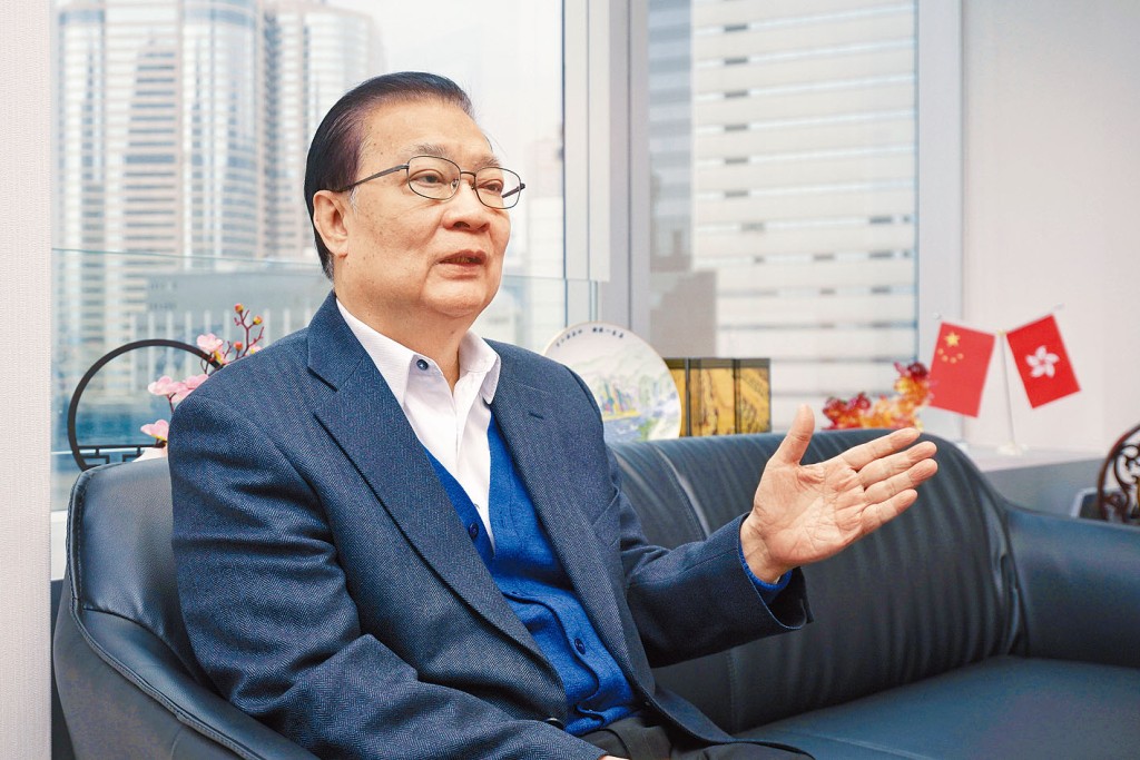 譚耀宗認為鄭雁雄是擔任中聯辦主任的合適人選。