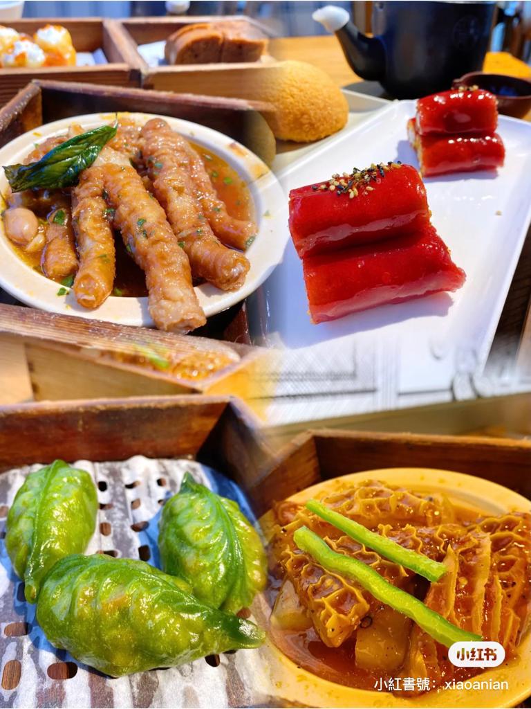 必食有酥皮山楂叉燒包、馬拉糕、賽螃蟹風眼餃子。（圖片來源：小紅書@念念超會吃）