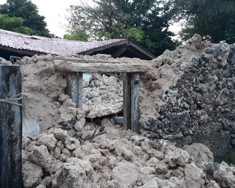 大量建筑物倒塌及有多间房屋损毁。AP 