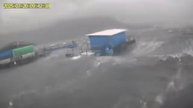 大埔鹽田仔養魚區驚濤駭浪 大埔鹽田仔養魚區驚濤駭浪