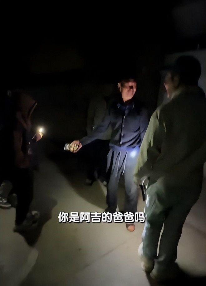 “superB太”揭发阿吉一家卖惨骗捐。