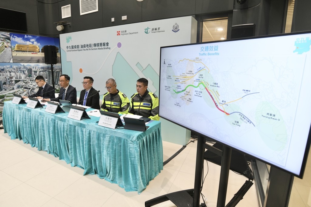 路政署宣布,中九龍繞道(油麻地段)將於星期日(21日)早上10點通車。 路政署宣布,中九龍繞道(油麻地段)將於星期日(21日)早上10點通車。