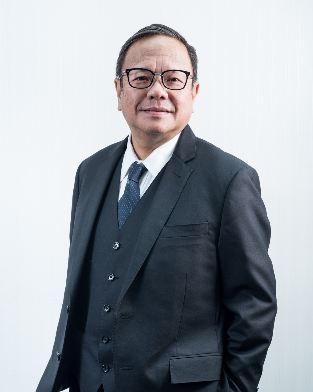 翻查资料，何俊麒曾任职数间贸易及投资公司的董事。网上图片