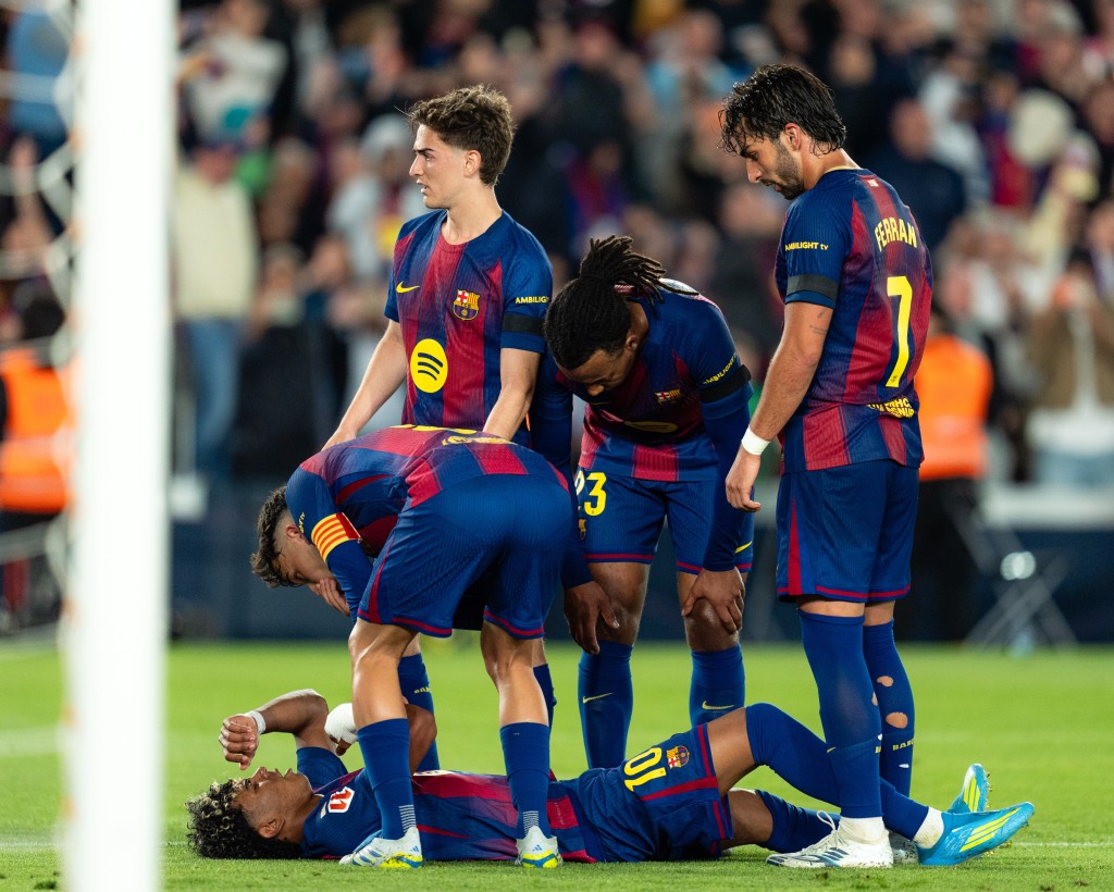 拉明耶馬建功後受傷，隨時缺陣半年無緣世界盃。新華社