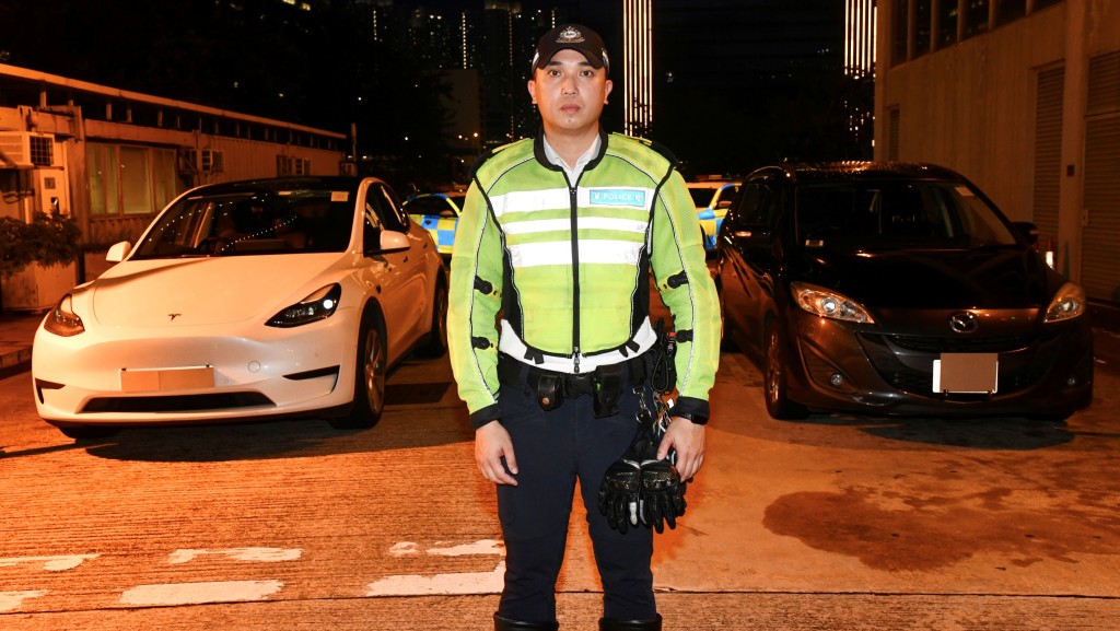 警方打擊白牌車 喬裝乘客「放蛇」拘兩司機