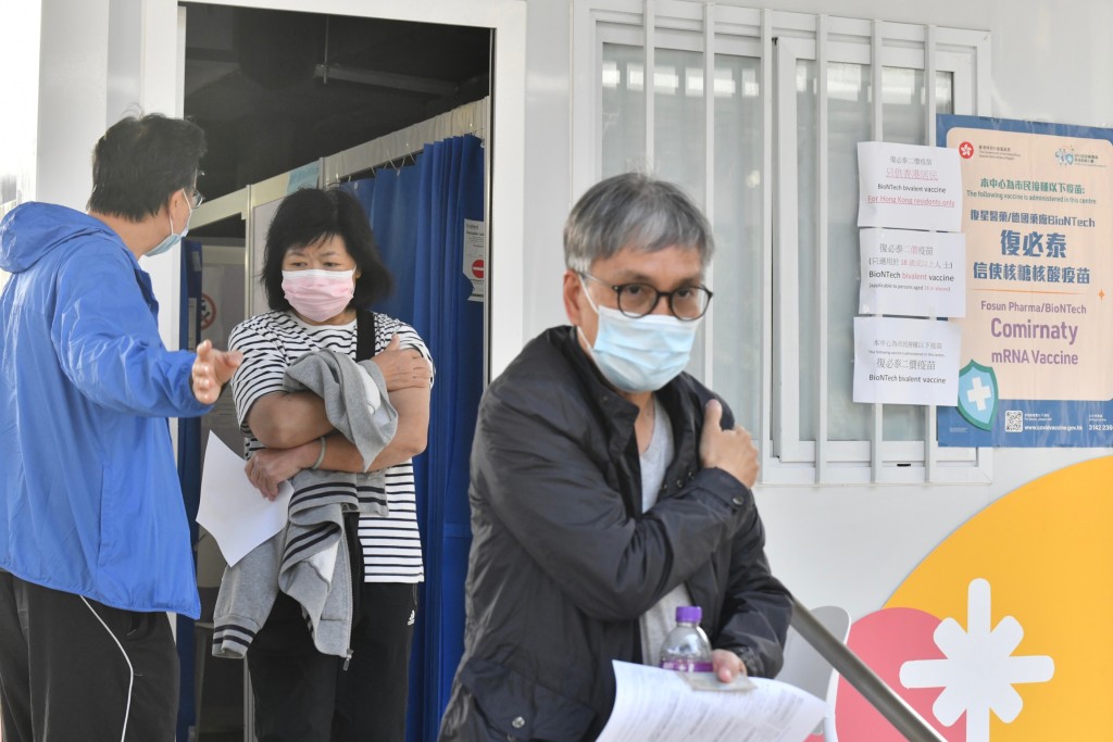 有需要人士可經提供自費疫苗接種服務的私營醫療機構接種新冠疫苗。 資料圖片