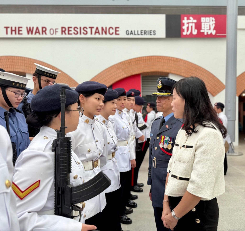 陳美寳與香港少年領袖團、香港航空青年團及香港海事青年團等青年交流。運輸及物流局fb