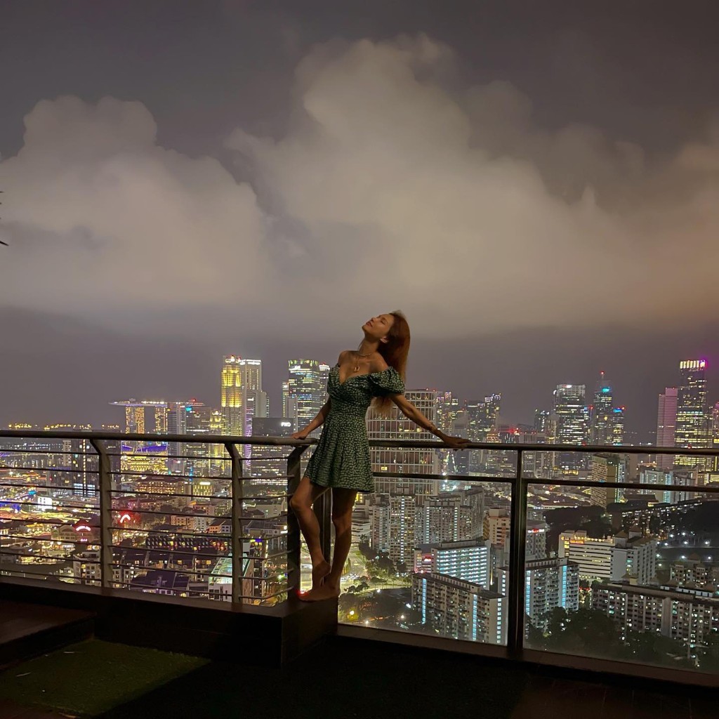 新加坡嘅夜景同香港好似。 新加坡嘅夜景同香港好似。